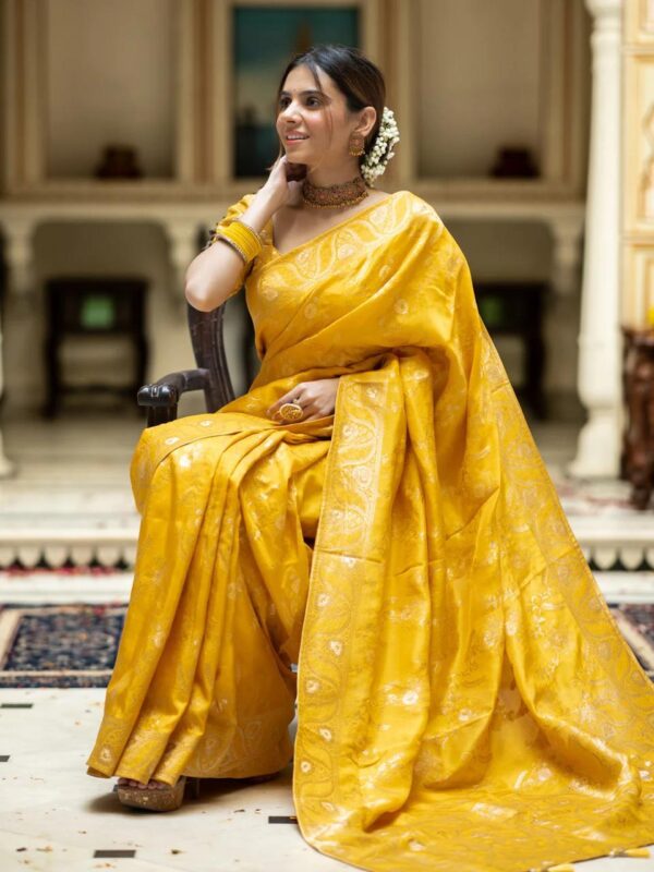 Saree With Unstitched Brocade Blouse in Yellow - Image 3